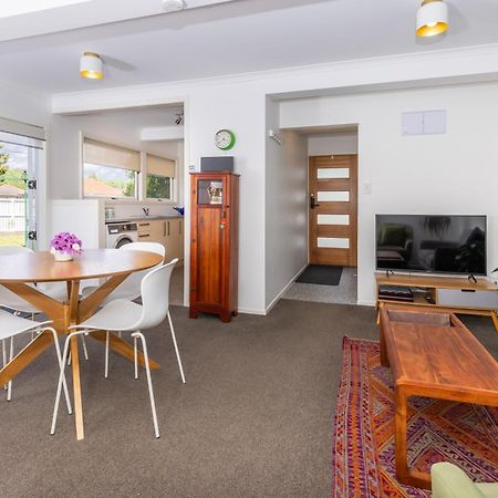2 Bedroom Home Away From Home Near Cbd & Private Parking Hamilton Ngoại thất bức ảnh